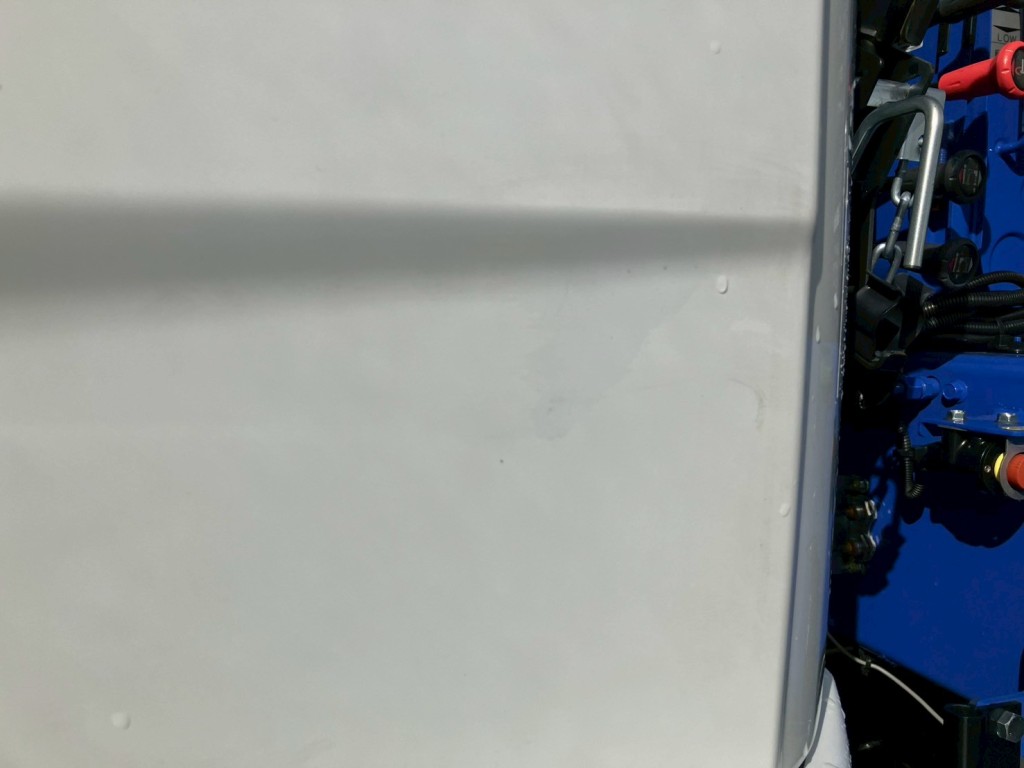 助手席側クォーターパネルにキズ・塗装跡があります。|三菱 ファイター 2KG-FK62FZの写真20