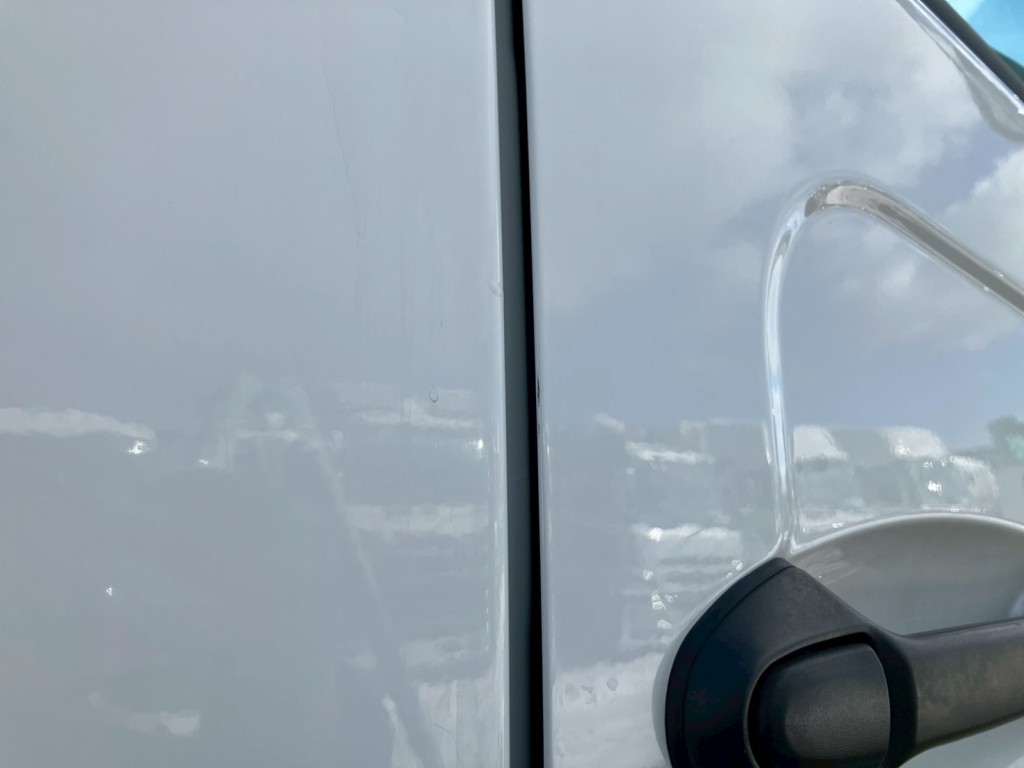 運転席側ドアにキズがあります。|三菱 ファイター 2KG-FK62FZの写真21