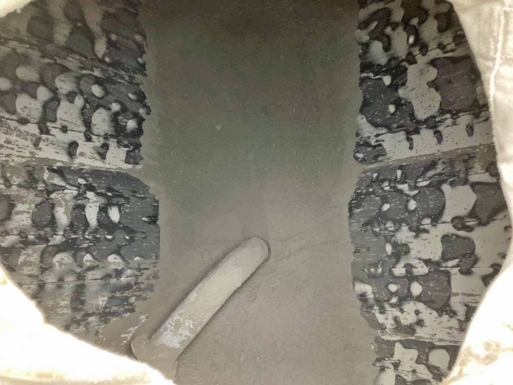 タンク内部の状態です。(前方)|いすゞ ギガ KL-CYL23Q4の写真13