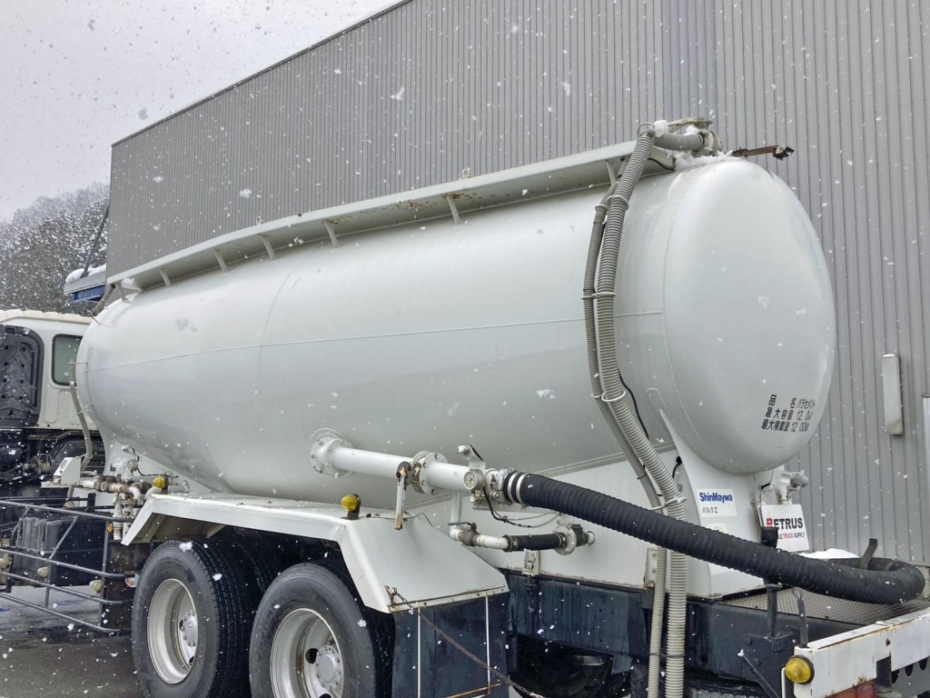 タンクの外観状態です。(助手席側)|いすゞ ギガ KL-CYL23Q4の写真18