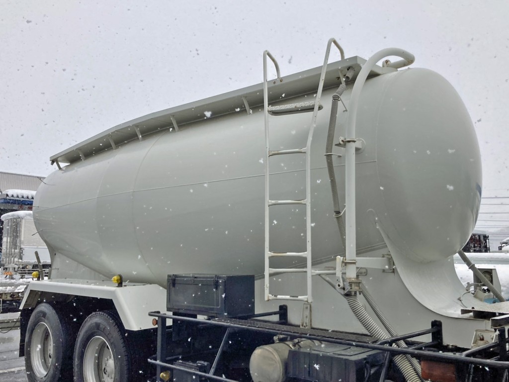 タンクの外観状態です。(運転席側)|いすゞ ギガ KL-CYL23Q4の写真19