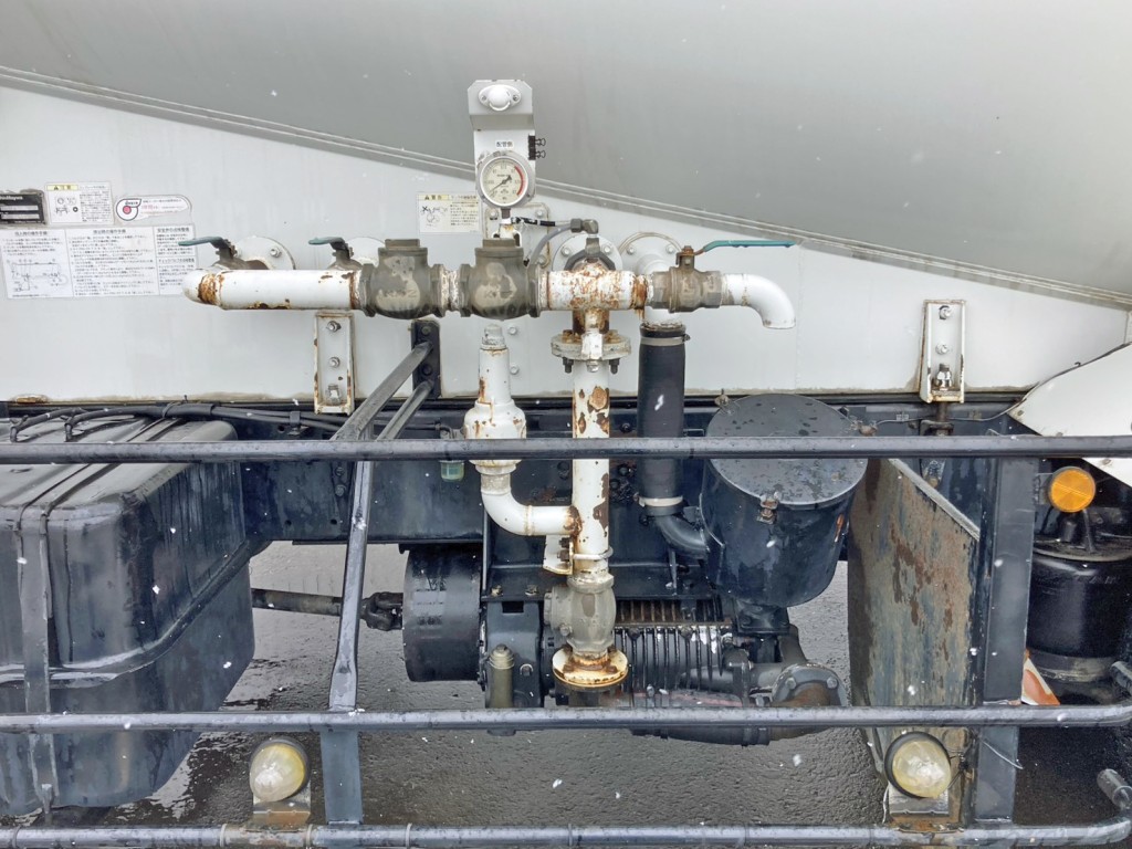 助手席側配管周りの状態です。|いすゞ ギガ KL-CYL23Q4の写真21