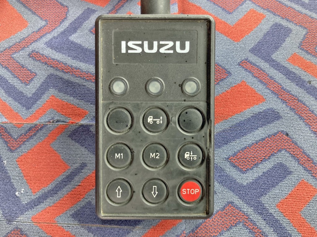 エアサスのコントローラーです。|いすゞ ギガ KL-CYL23Q4の写真43