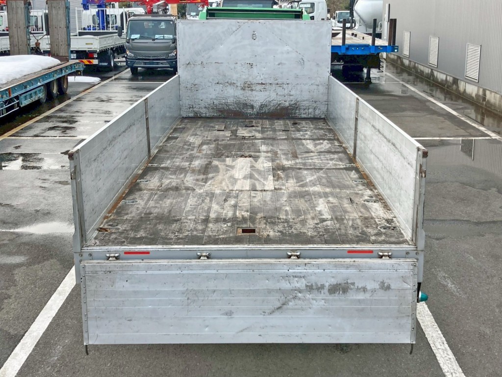 床は板張りです。|三菱 ファイター QKG-FK62FZの写真9