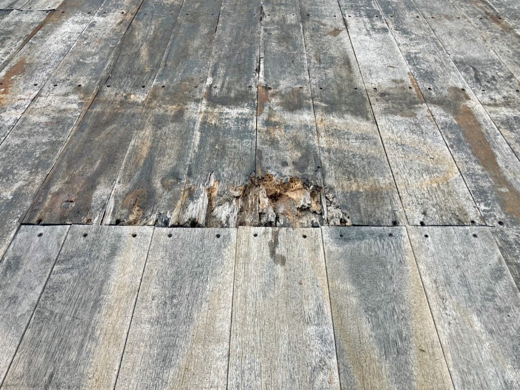 床板中央に割れがあります。|三菱 ファイター QKG-FK62FZの写真12