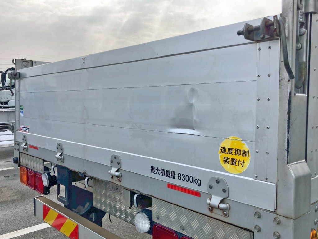 リヤオアリ運転席側にヘコミがあります。|三菱 ファイター QKG-FK62FZの写真17