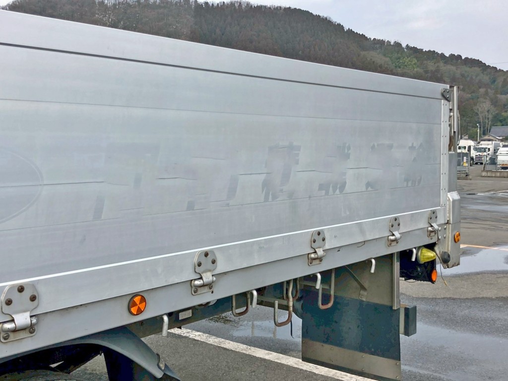 助手席側アオリ後方にシールはがし跡があります。|三菱 ファイター QKG-FK62FZの写真23