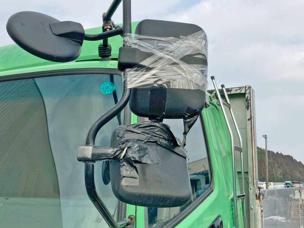 助手席側サイドミラー取付部 及び 補助ミラー取付部に割れがあります。|三菱 ファイター QKG-FK62FZの写真28