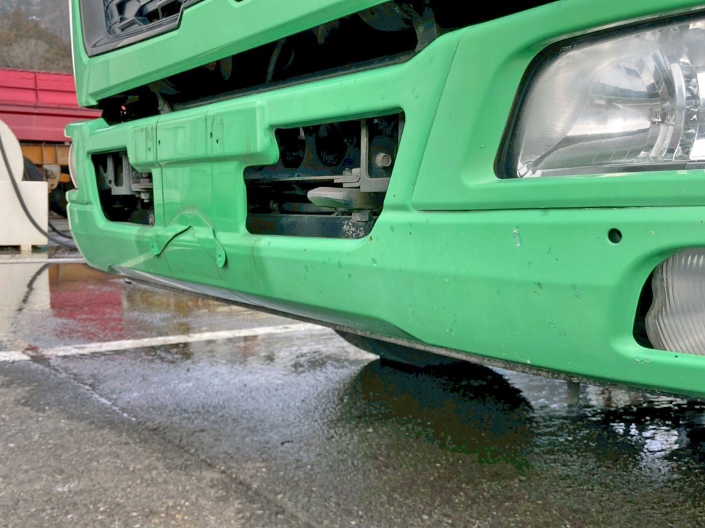 フロントバンパー助手席側にキズがあります。|三菱 ファイター QKG-FK62FZの写真30