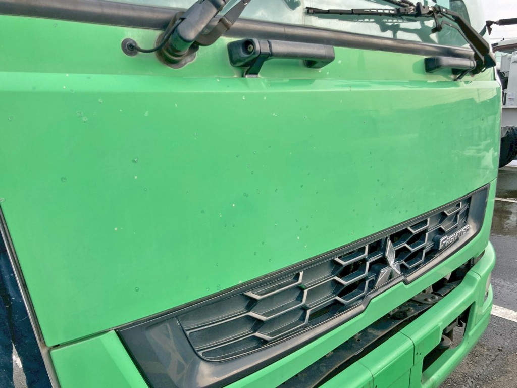 フロントパネル運転席側にキズがあります。|三菱 ファイター QKG-FK62FZの写真32