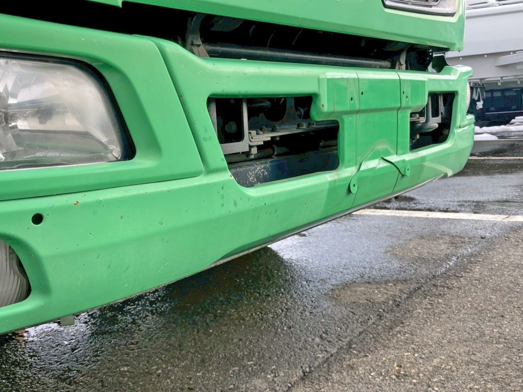 フロントバンパー運転席側にキズがあります。|三菱 ファイター QKG-FK62FZの写真33