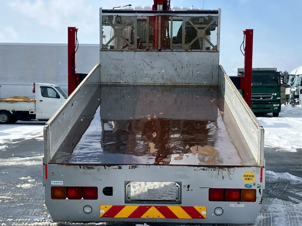 床は鉄板です。|三菱 ファイター 2KG-FK62FYの写真9