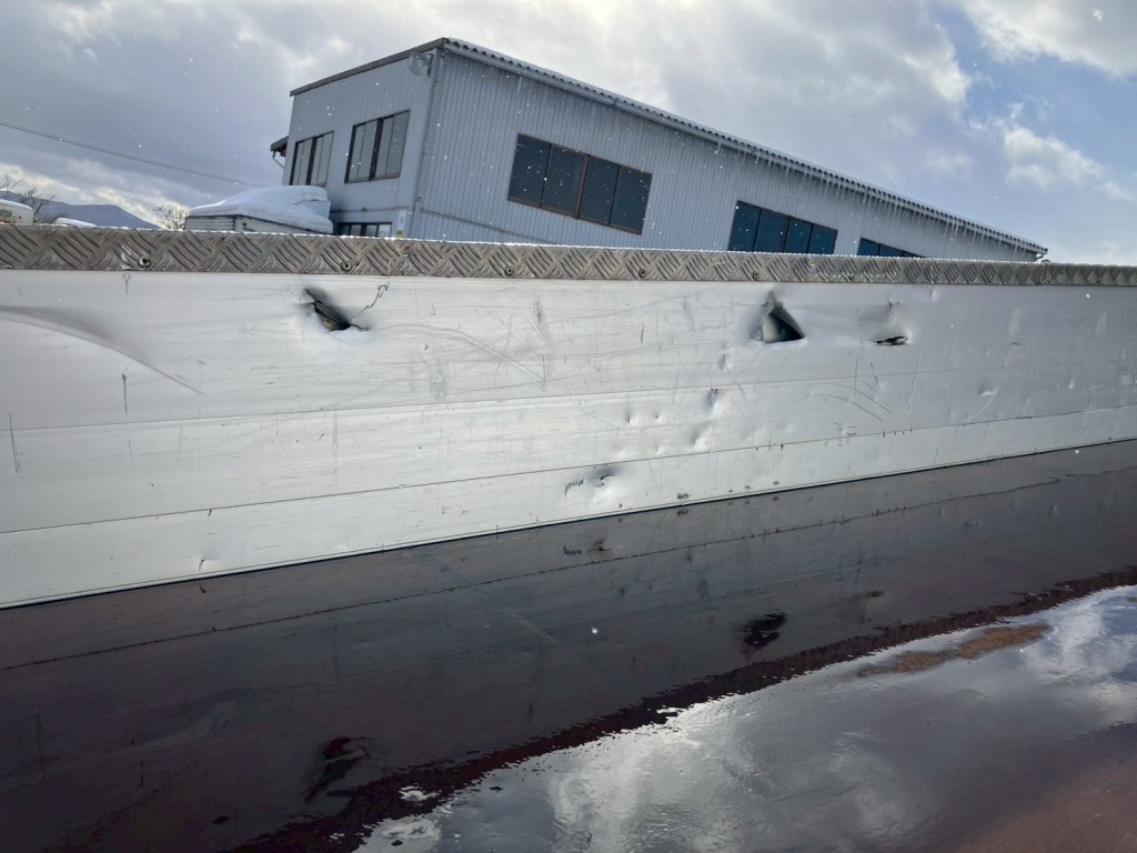 助手席側アオリ内側にキズ・ヘコミ・穴があります。|三菱 ファイター 2KG-FK62FYの写真11