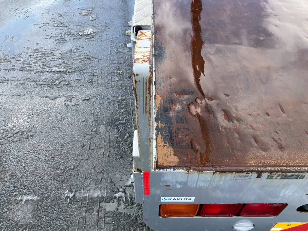 助手席側後方柱に曲がり・サビがありあす。|三菱 ファイター 2KG-FK62FYの写真13