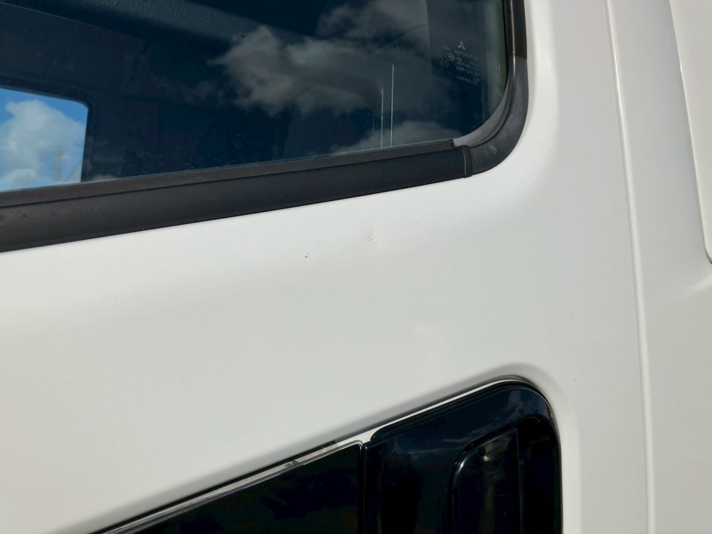 助手席側ドアにキズ・ヘコミがあります。|三菱 ファイター 2KG-FK62FYの写真26