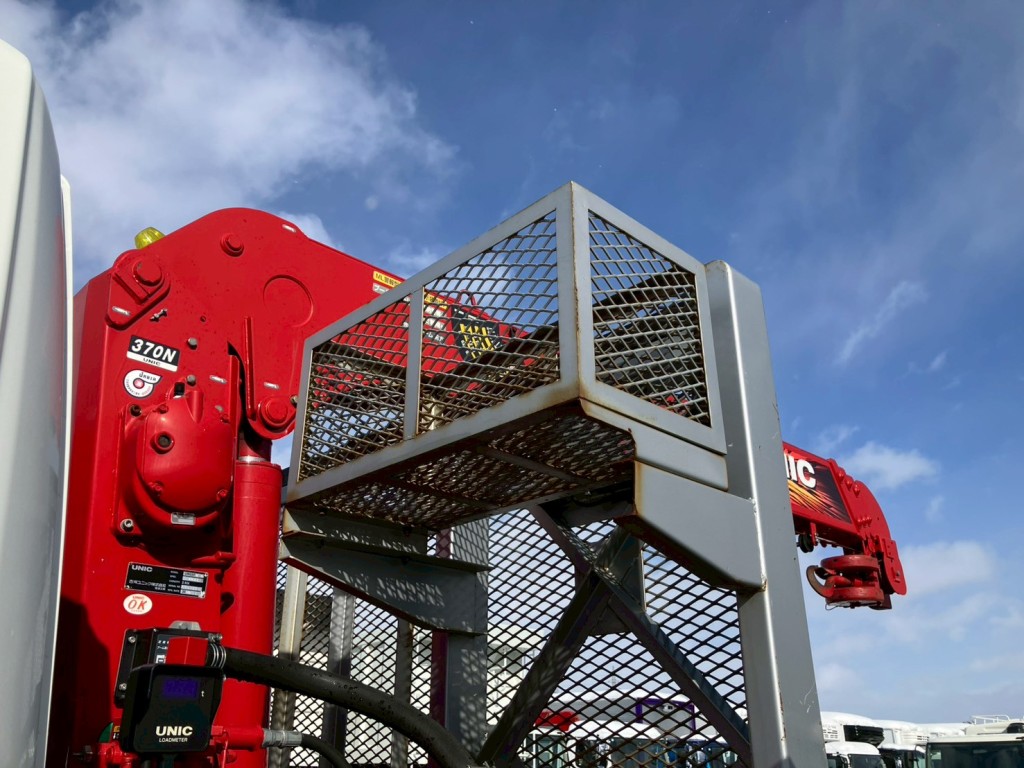 助手席側物入にサビがあります。|三菱 ファイター 2KG-FK62FYの写真29