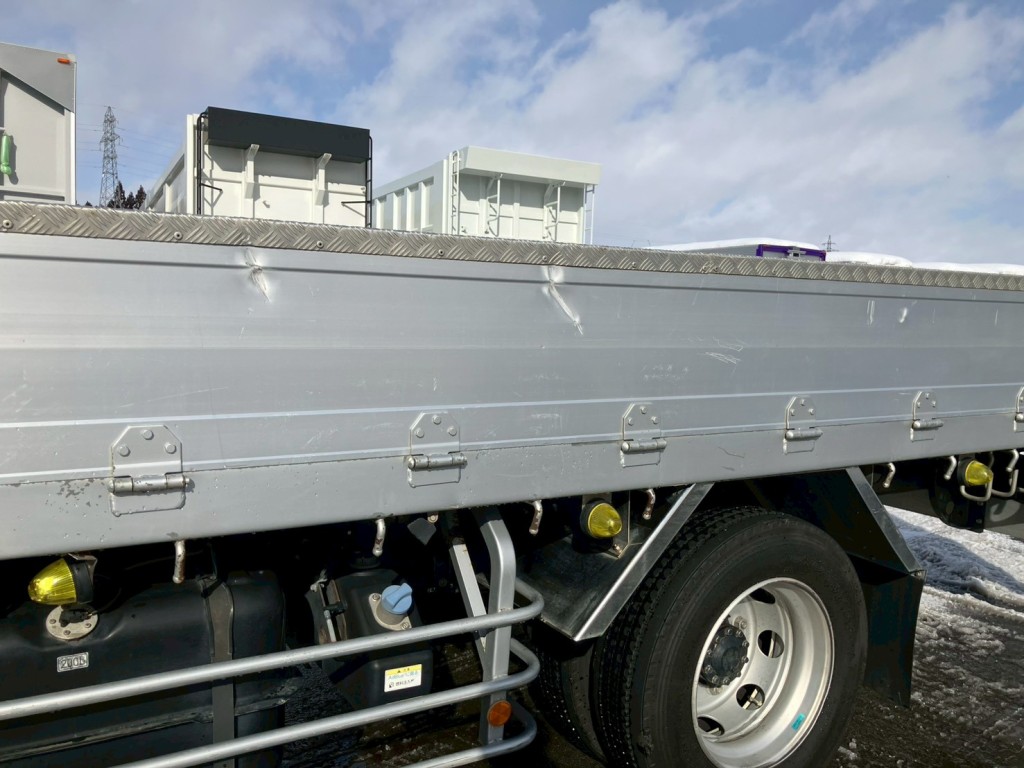 助手席側アオリにキズ・ヘコミがあります。|三菱 ファイター 2KG-FK62FYの写真31