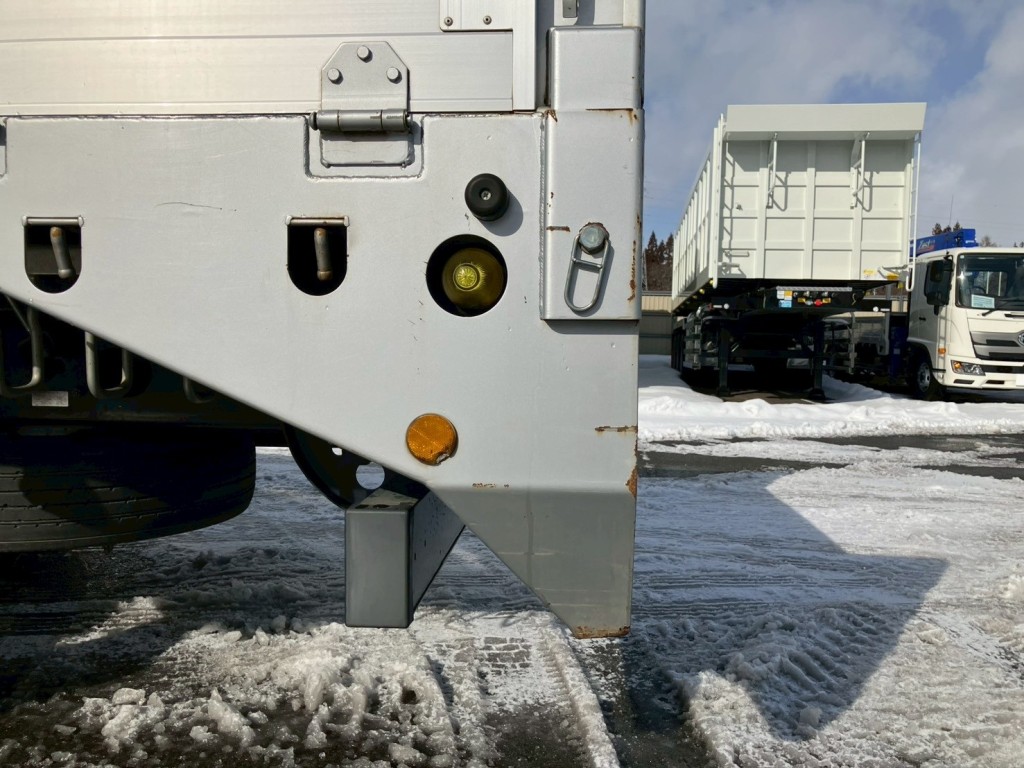 助手席側化粧板側面にキズ・サビがあります。|三菱 ファイター 2KG-FK62FYの写真32