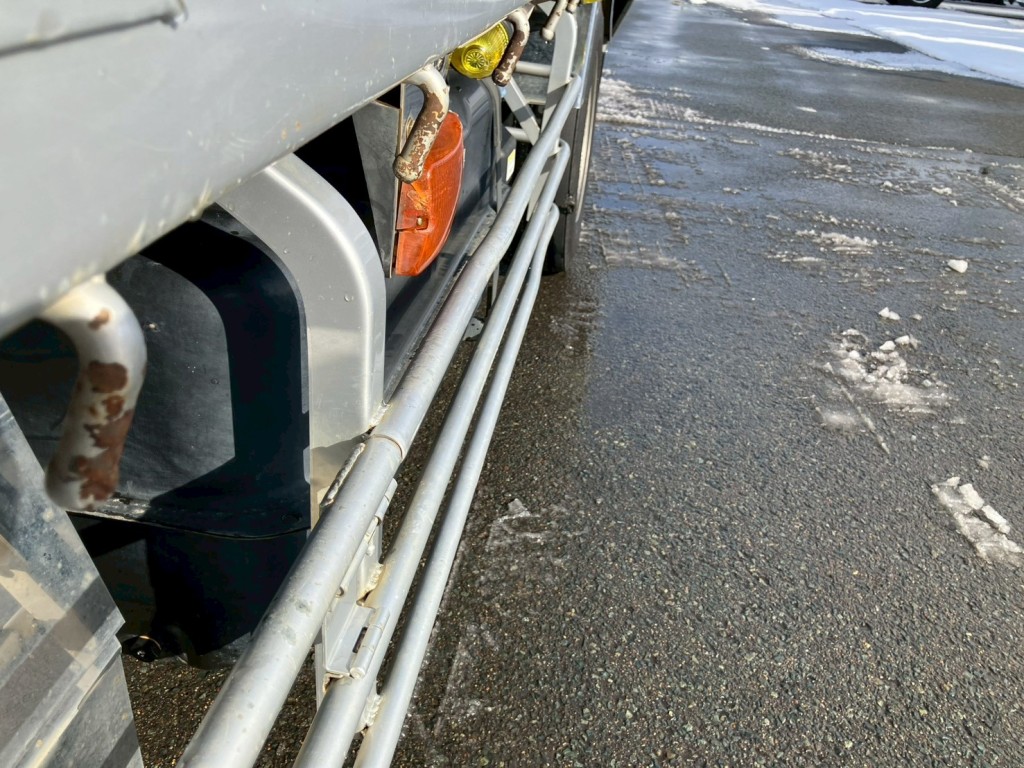 助手席側サイドバンパーにキズ・曲がりがあります。|三菱 ファイター 2KG-FK62FYの写真33