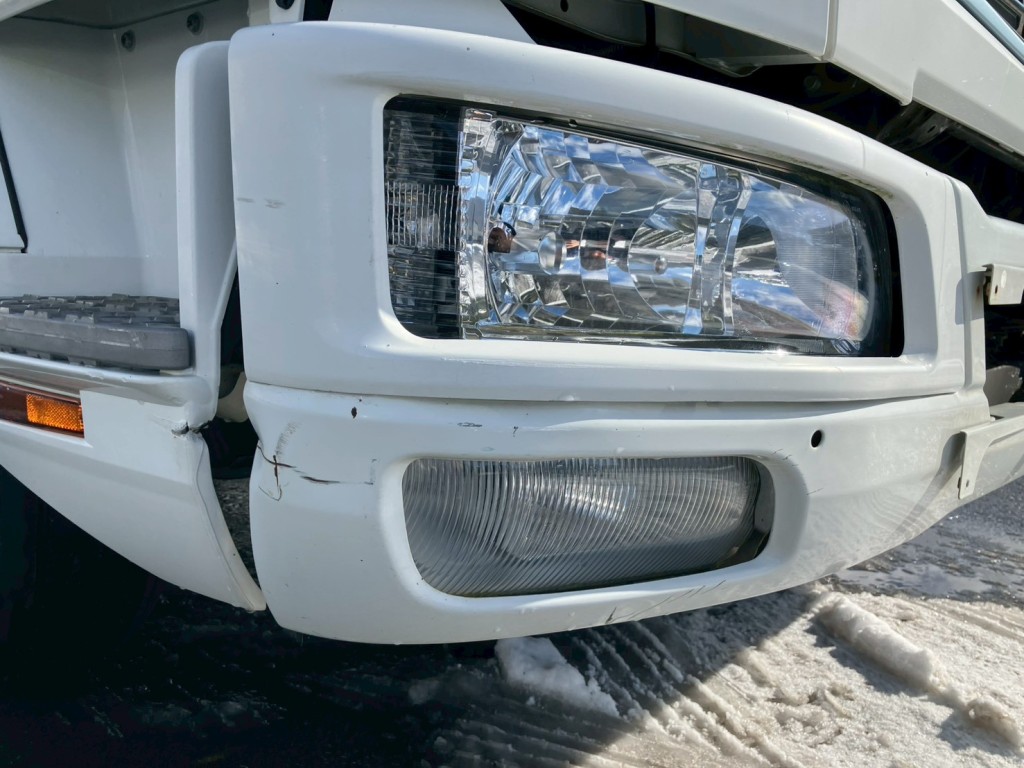 フロントバンパーにキズ・サビ・ヘコミがあります。|三菱 ファイター 2KG-FK62FYの写真35