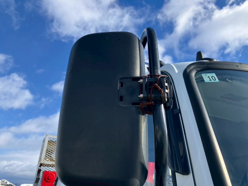 運転席側ミラー取付部のカバーが欠品しています。|三菱 ファイター 2KG-FK62FYの写真37