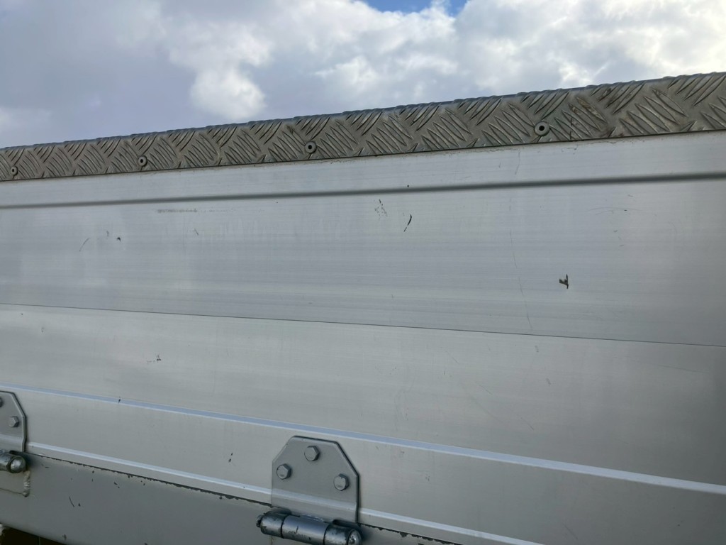 運転席側アオリにキズ・ヘコミがあります。|三菱 ファイター 2KG-FK62FYの写真42