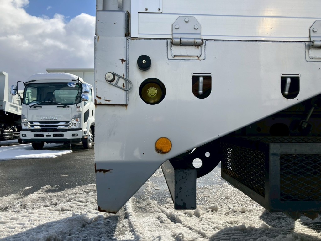 運転席側化粧板側面にキズ・サビがあります。|三菱 ファイター 2KG-FK62FYの写真45