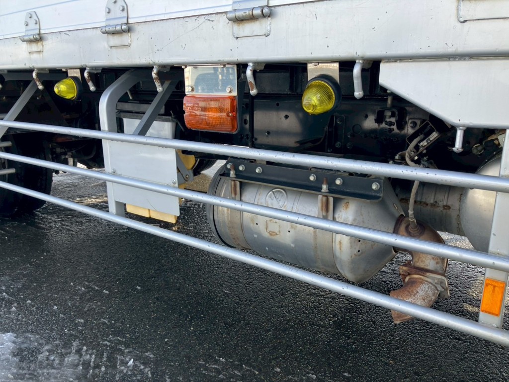 運転席側サイドバンパーにキズがあります。|三菱 ファイター 2KG-FK62FYの写真46