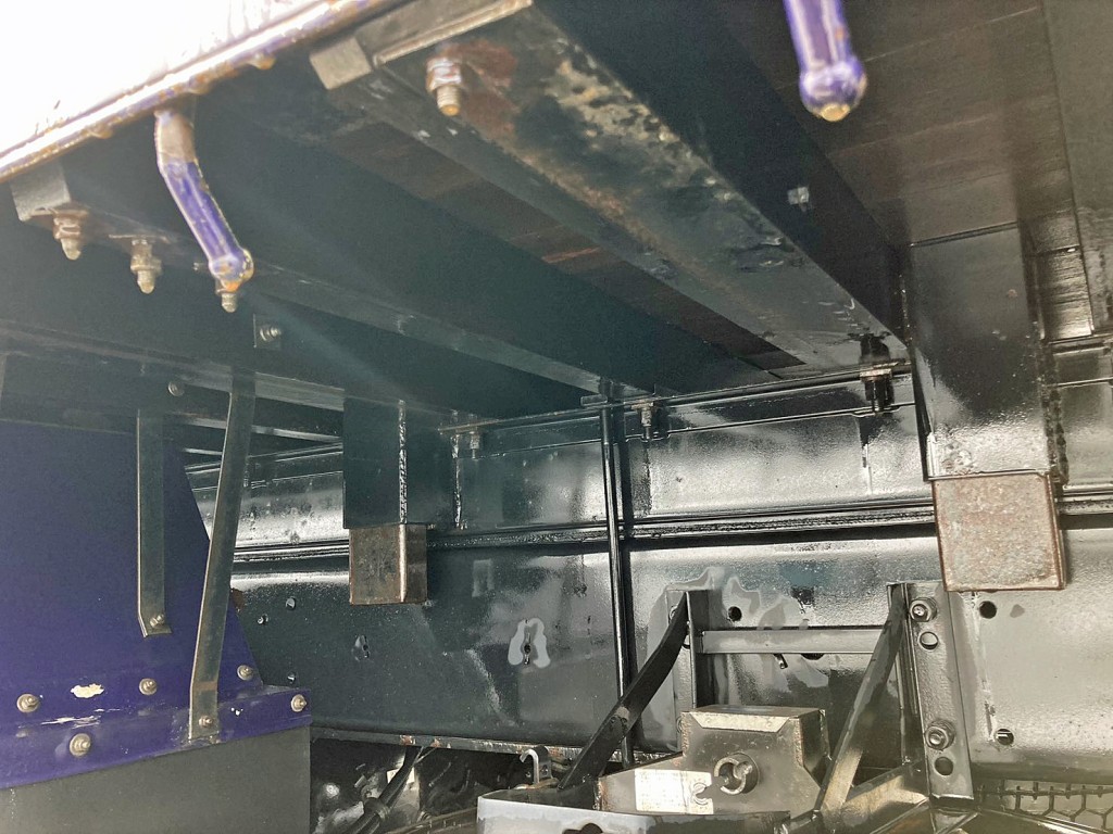 シャーシとネタの状態です。(縦ネタ・横ネタは鉄製です)|いすゞ フォワード LKG-FVZ34U2の写真6