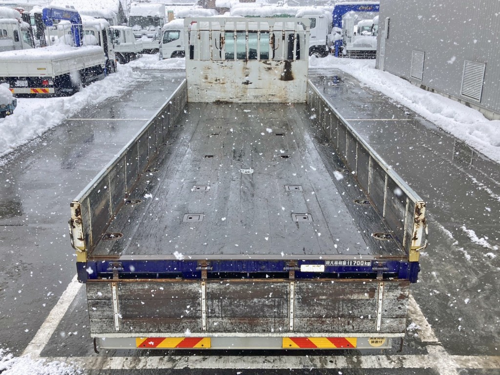 床は板張りです。|いすゞ フォワード LKG-FVZ34U2の写真9