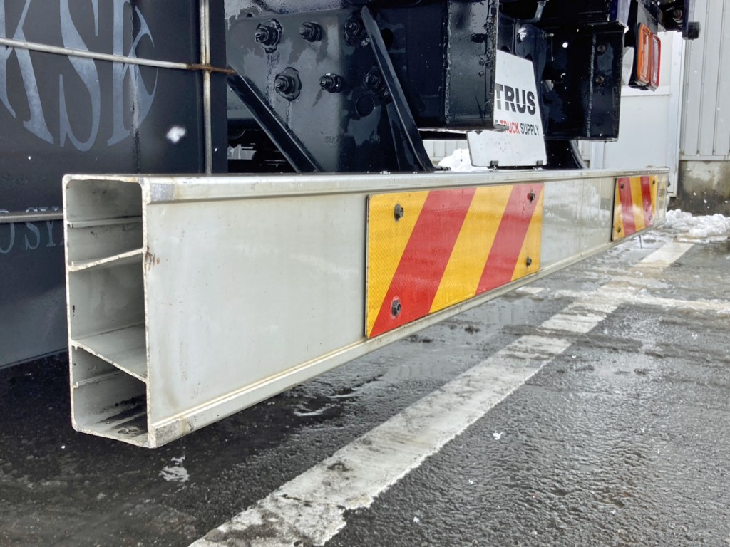 リヤバンパー助手席側カバー欠品しています。|いすゞ フォワード LKG-FVZ34U2の写真18