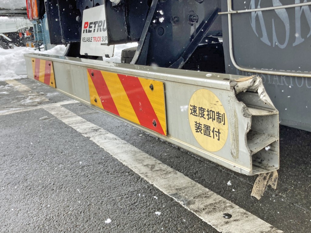 リヤバンパー運転席側に割れ・カバー欠品しています。|いすゞ フォワード LKG-FVZ34U2の写真19