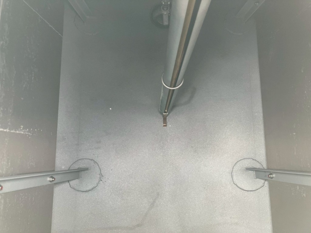 タンク内部の状態です（前方）|三菱 キャンター 2RG-FGA50(4WD)の写真7