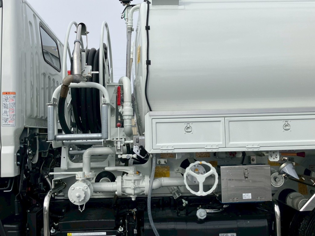 助手席側の配管周りの状態です。|三菱 キャンター 2RG-FGA50(4WD)の写真14