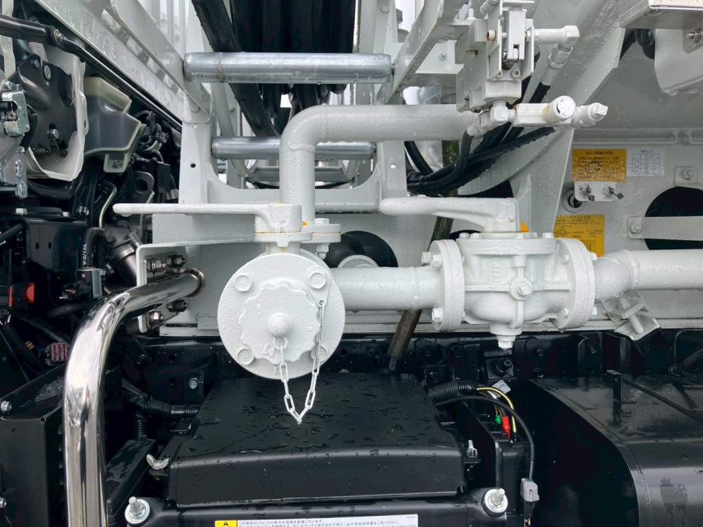 助手席側前方の配管の状態です。|三菱 キャンター 2RG-FGA50(4WD)の写真18