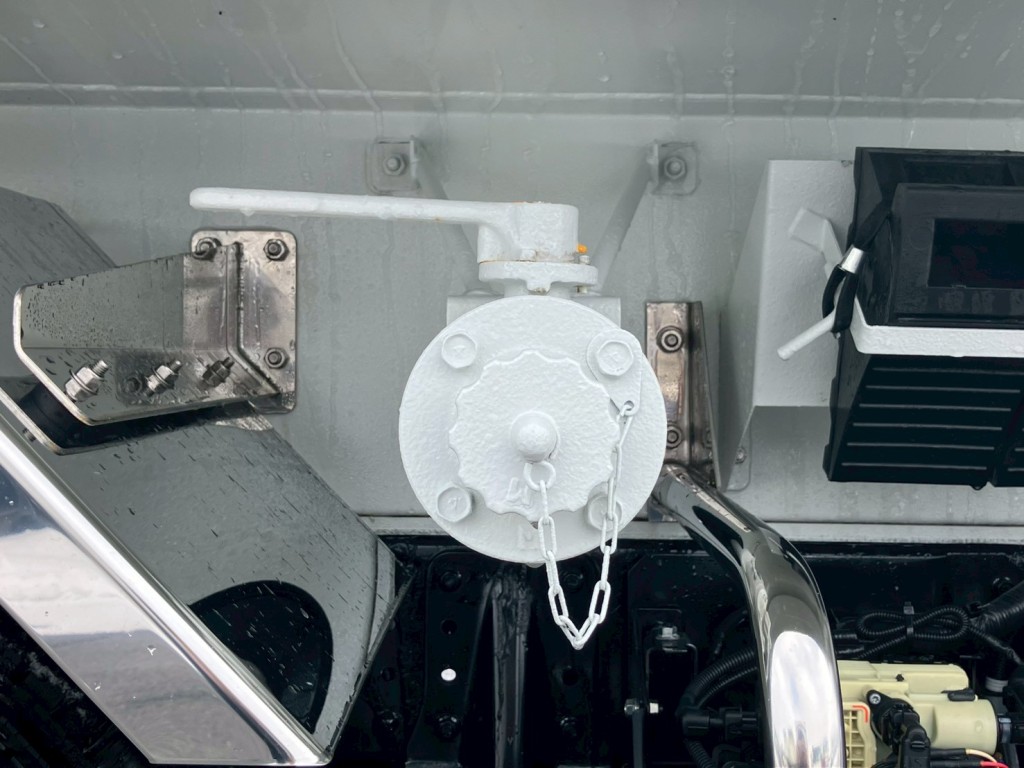 運転席側前方の配管の状態です。|三菱 キャンター 2RG-FGA50(4WD)の写真22