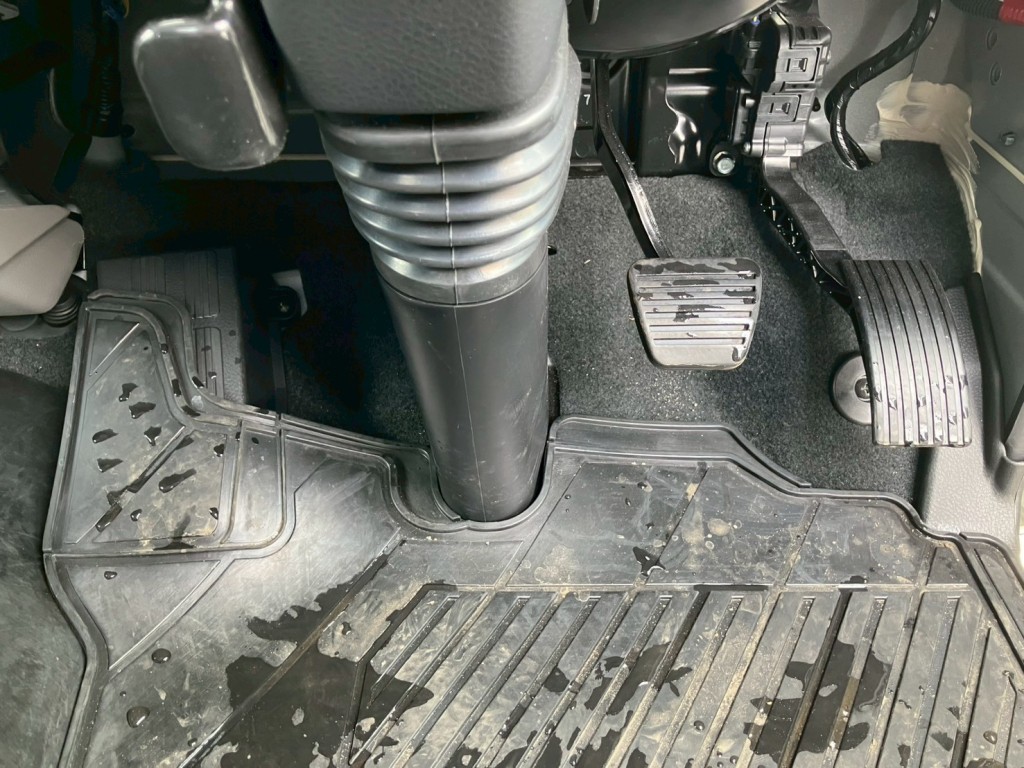 2ペダル仕様です。|三菱 キャンター 2RG-FGA50(4WD)の写真26