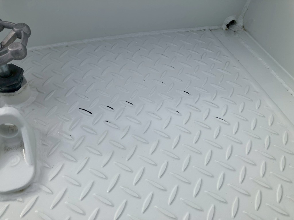 タンク上部にキズがありあす。|三菱 キャンター 2RG-FGA50(4WD)の写真31