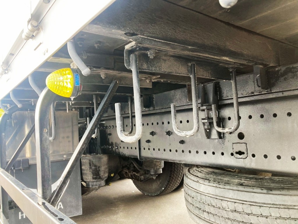 シャーシとネタの状態です。|日野 プロフィア 2DG-FS1AHCの写真9