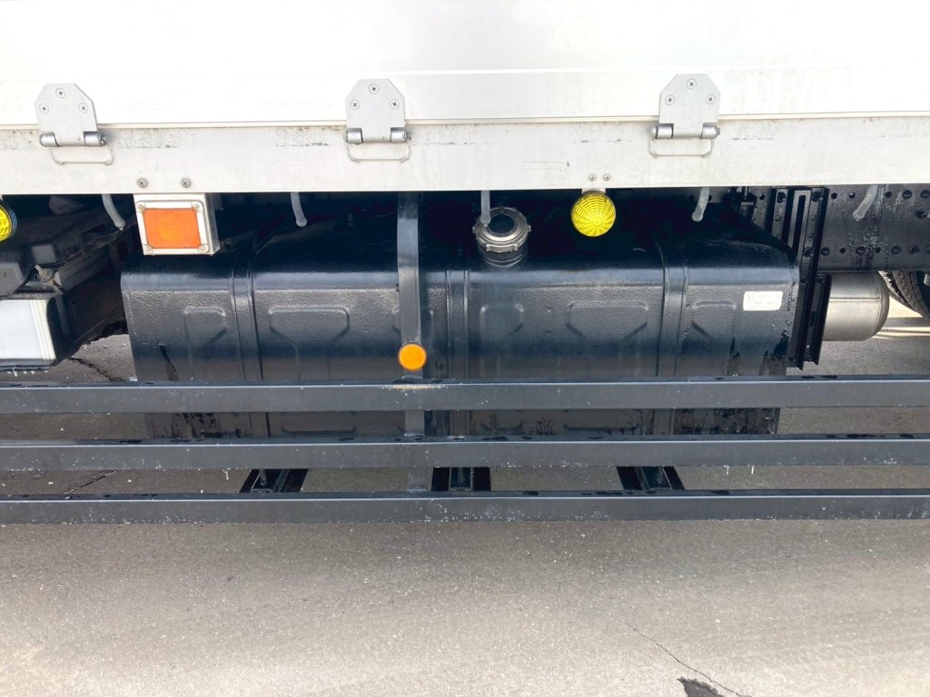 燃料タンクは400Lです。|日野 プロフィア 2DG-FS1AHCの写真28