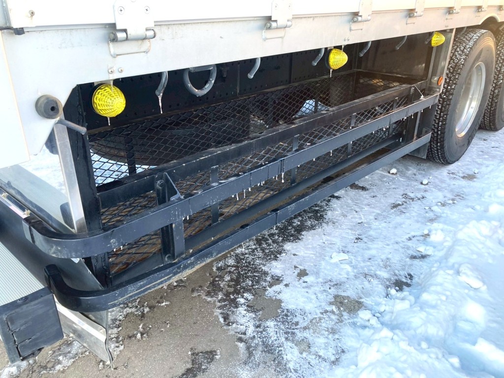 運転席側に物入れがあります。|日野 プロフィア 2DG-FS1AHCの写真29