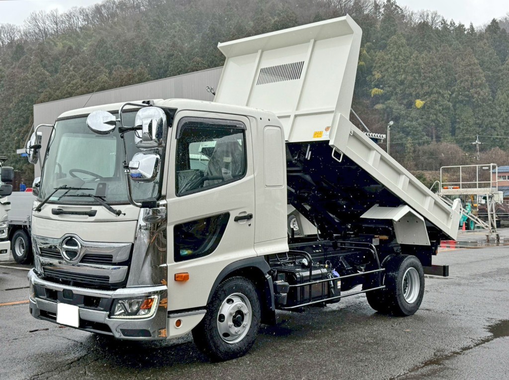 フロント周りメッキパーツで飾っています。|日野 レンジャー 2PG-FD2ABA(2WD)の写真1