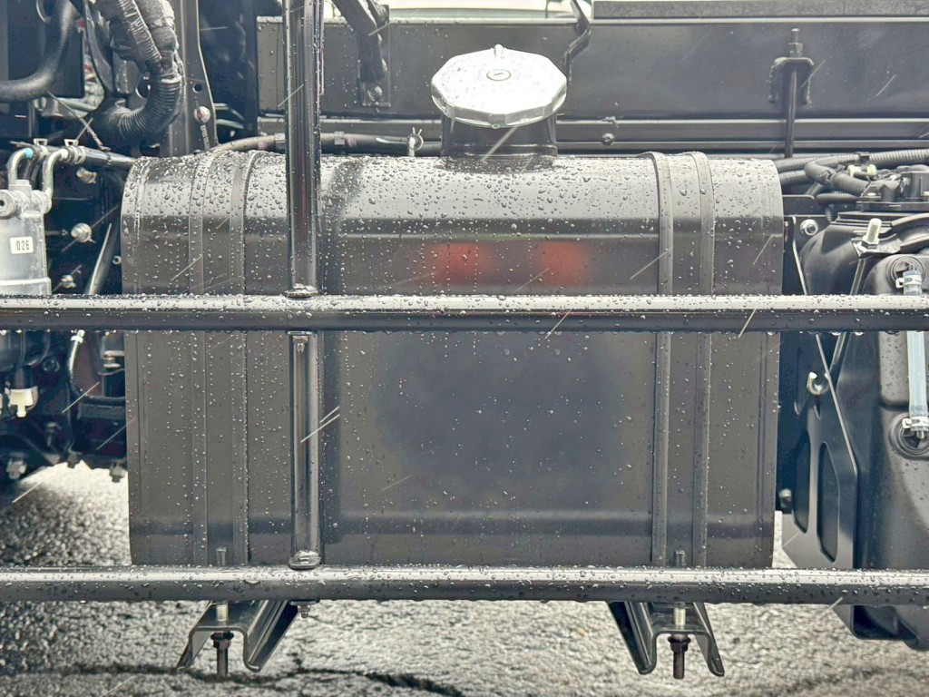 燃料タンクは100Lです。|日野 レンジャー 2PG-FD2ABA(2WD)の写真17