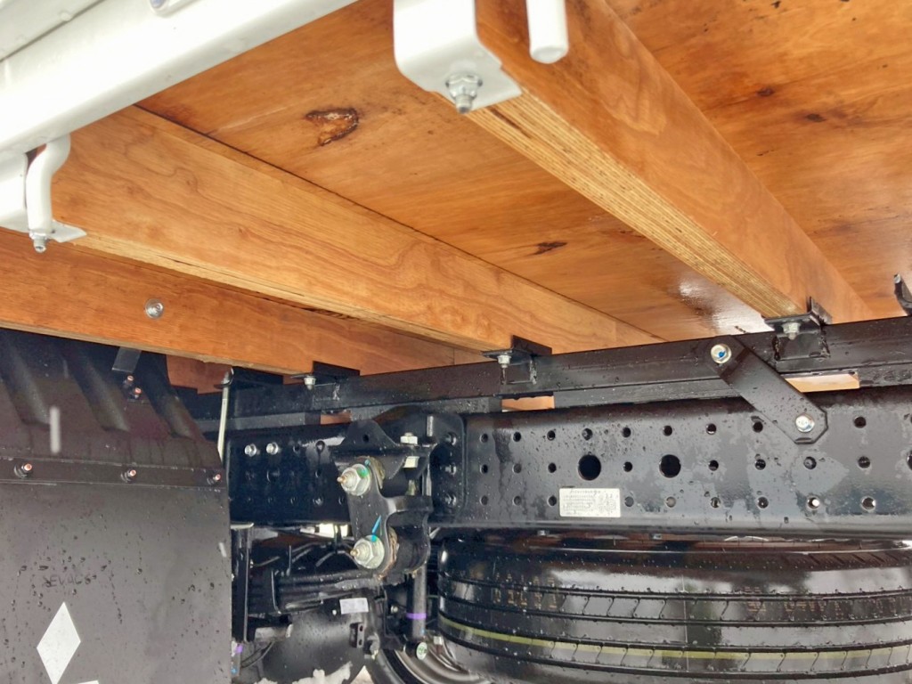 シャーシとネタの状態です。(縦ネタは鉄製・横ネタは木製です)|三菱 キャンター 2RG-FEB50(2WD)の写真6