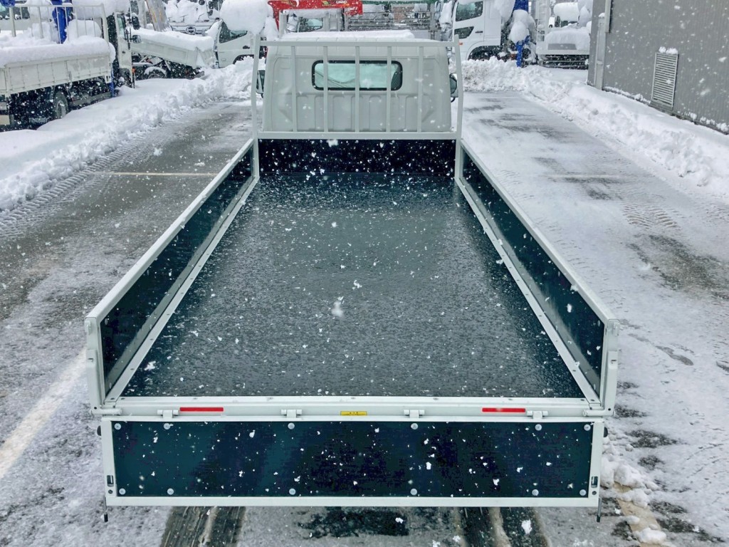 床は板張りです。|三菱 キャンター 2RG-FEB50(2WD)の写真8