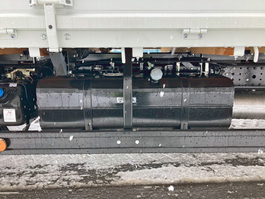 燃料タンクは100Lです。|三菱 キャンター 2RG-FEB50(2WD)の写真13