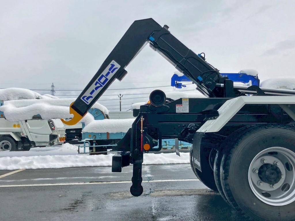 ジャッキは手動式です。|三菱 ファイター 2KG-FK72F(2WD)の写真13