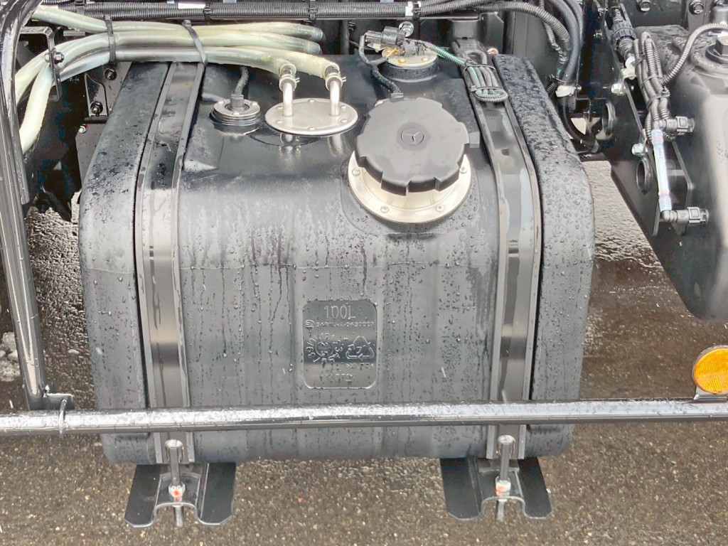 燃料タンクは100Lです。|三菱 ファイター 2KG-FK72F(2WD)の写真16