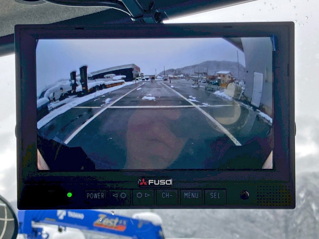 液晶バックモニター付きです。|三菱 ファイター 2KG-FK72F(2WD)の写真17