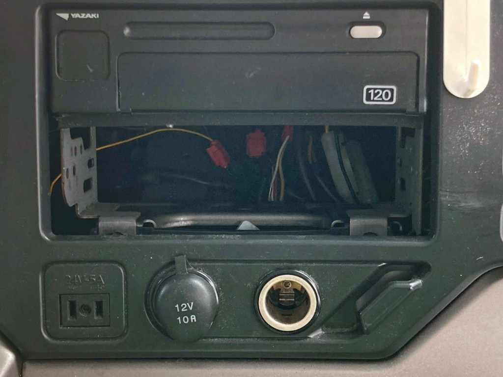 コンソールボックスが欠品しています。|UDトラックス クオン 2RG-GK5DABの写真19